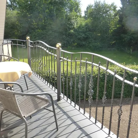 Am Eifelsteig 公寓 罗埃特根